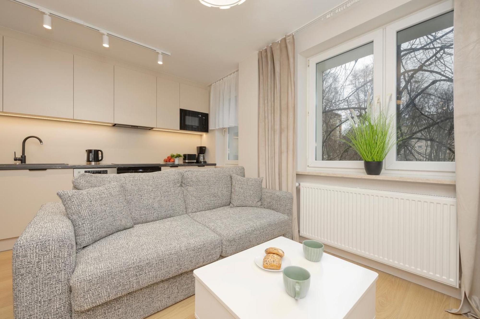 Comfortable Wola & Balcony By Renters Warszawa