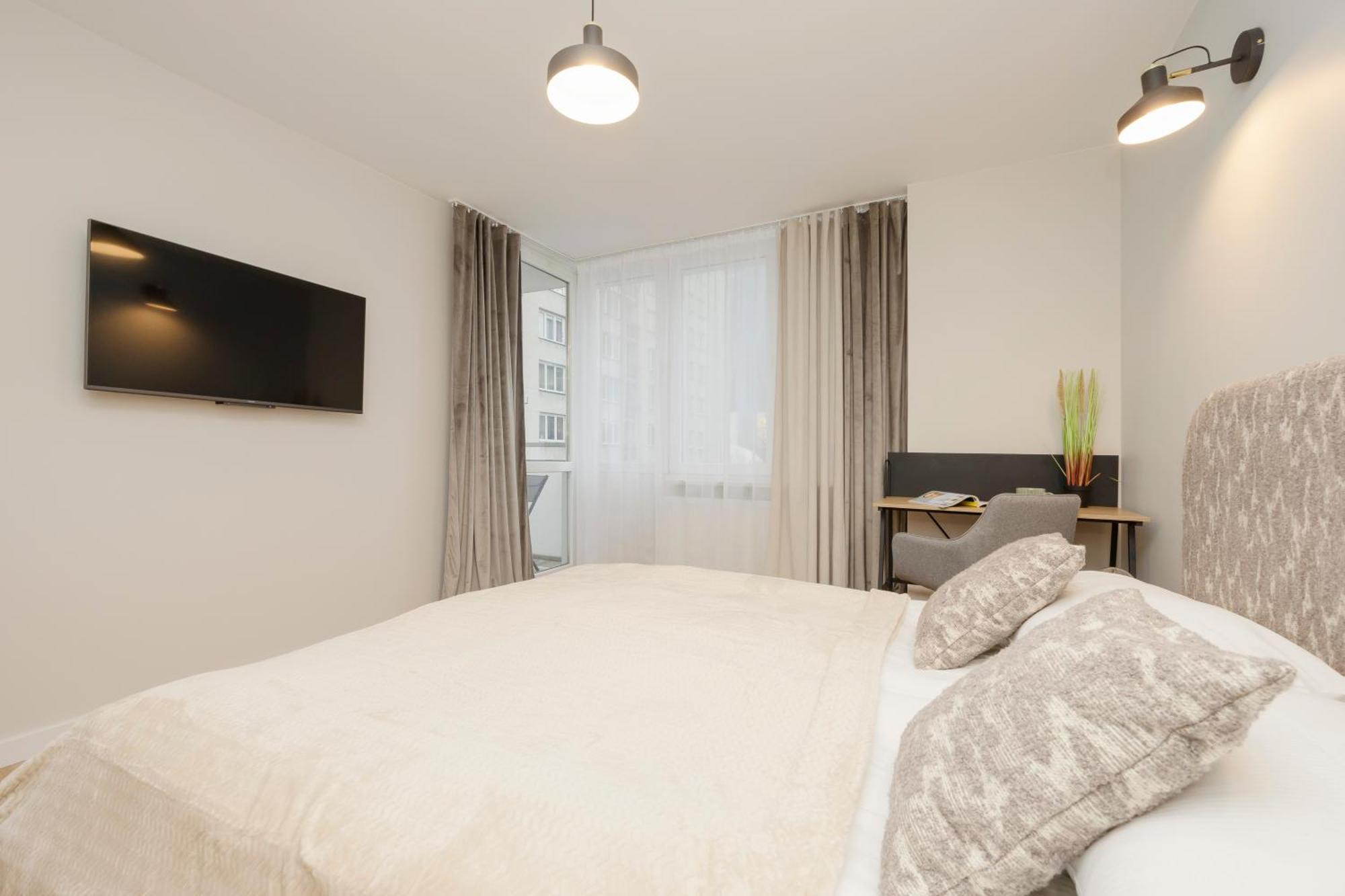 Apartamento Comfortable Wola & Balcony By Renters Varsovia