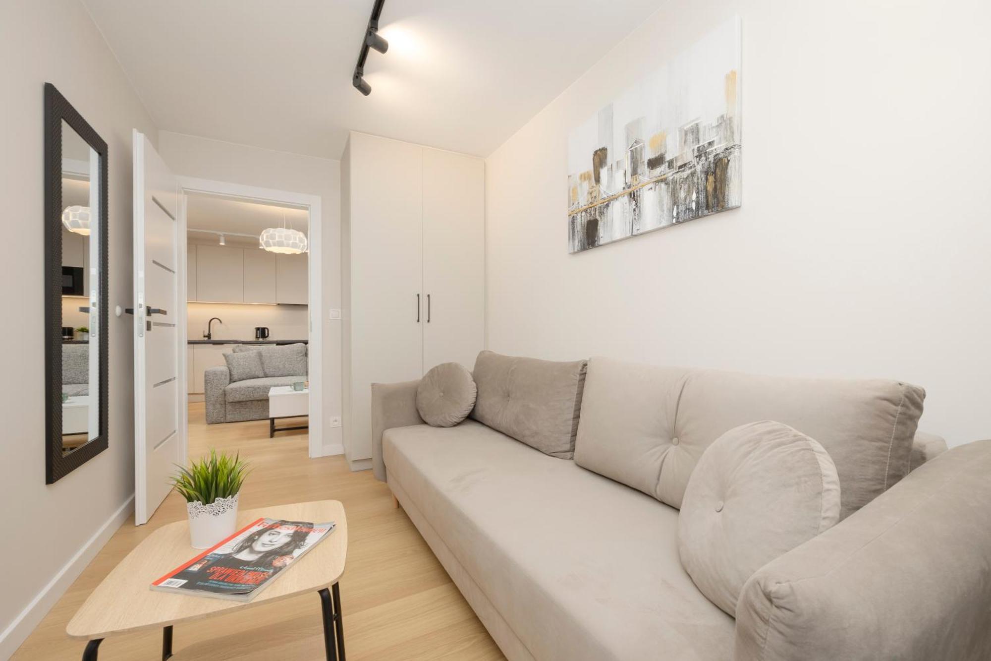 Comfortable Wola & Balcony By Renters Apartamento Varsovia