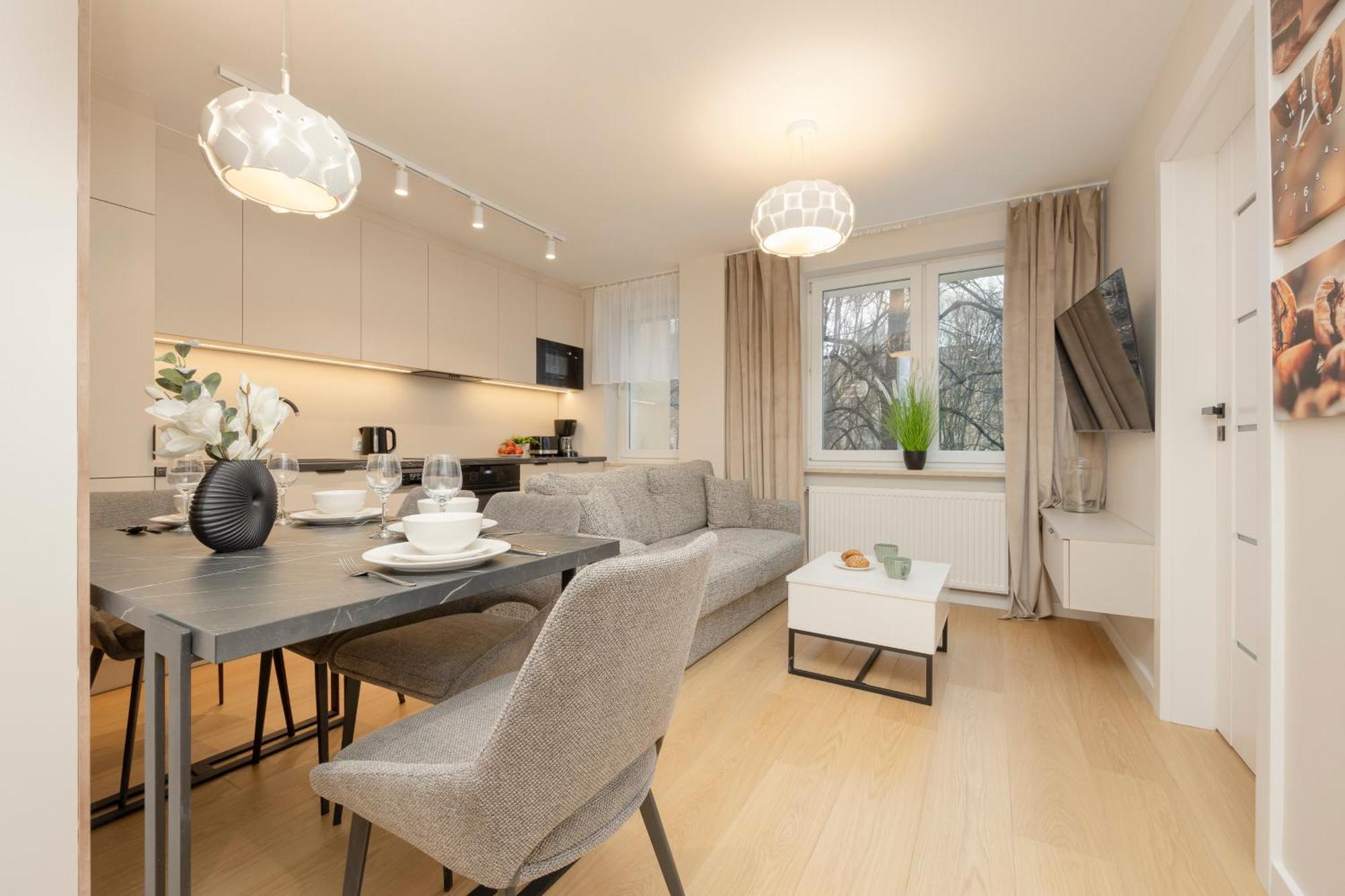 Comfortable Wola & Balcony By Renters * Varsovia